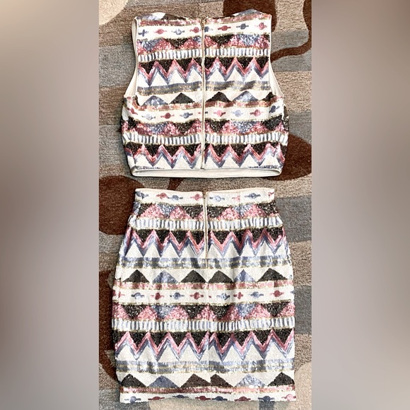 Bebe Sequined Covered Aztec Motif Sleeveless Crop Top w Matching Mini Skirt - Picture 6 of 11